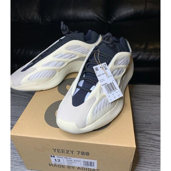 Adidas Yeezy 700 V3 AZAEL - Picture 5 of 9